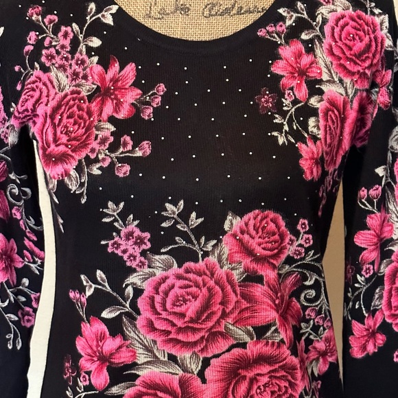 Lovely floral petite sweater-New with tag! (Cut small) - Picture 2 of 5